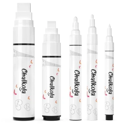 Image de Chalkola Blanc Marqueurs à Craie Lot de 5 Stylos Effaçables sec Blancs pour Tableau Noir, Toile, Fenêtres, Verre Pack Variétés Pointes Fine et Géante (1mm, 3mm, 6mm, 10mm, 15mm)