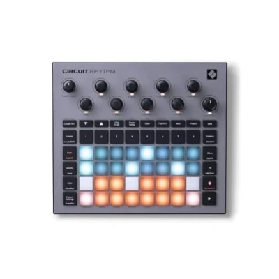 Image de Novation Circuit Rhythm : sampleur et groovebox, avec huit pistes de samples pour créer jouer des beats.
